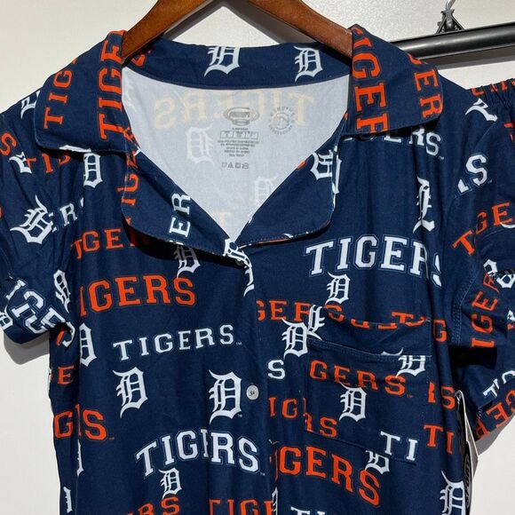 Detroit Tigers Concepts Sport Women's Zest Allover Print Button-Up Shirt & Short - Picture 3 of 12